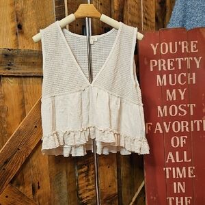 301 POL Light Cream V‑Neck Ruffle Peplum Tank